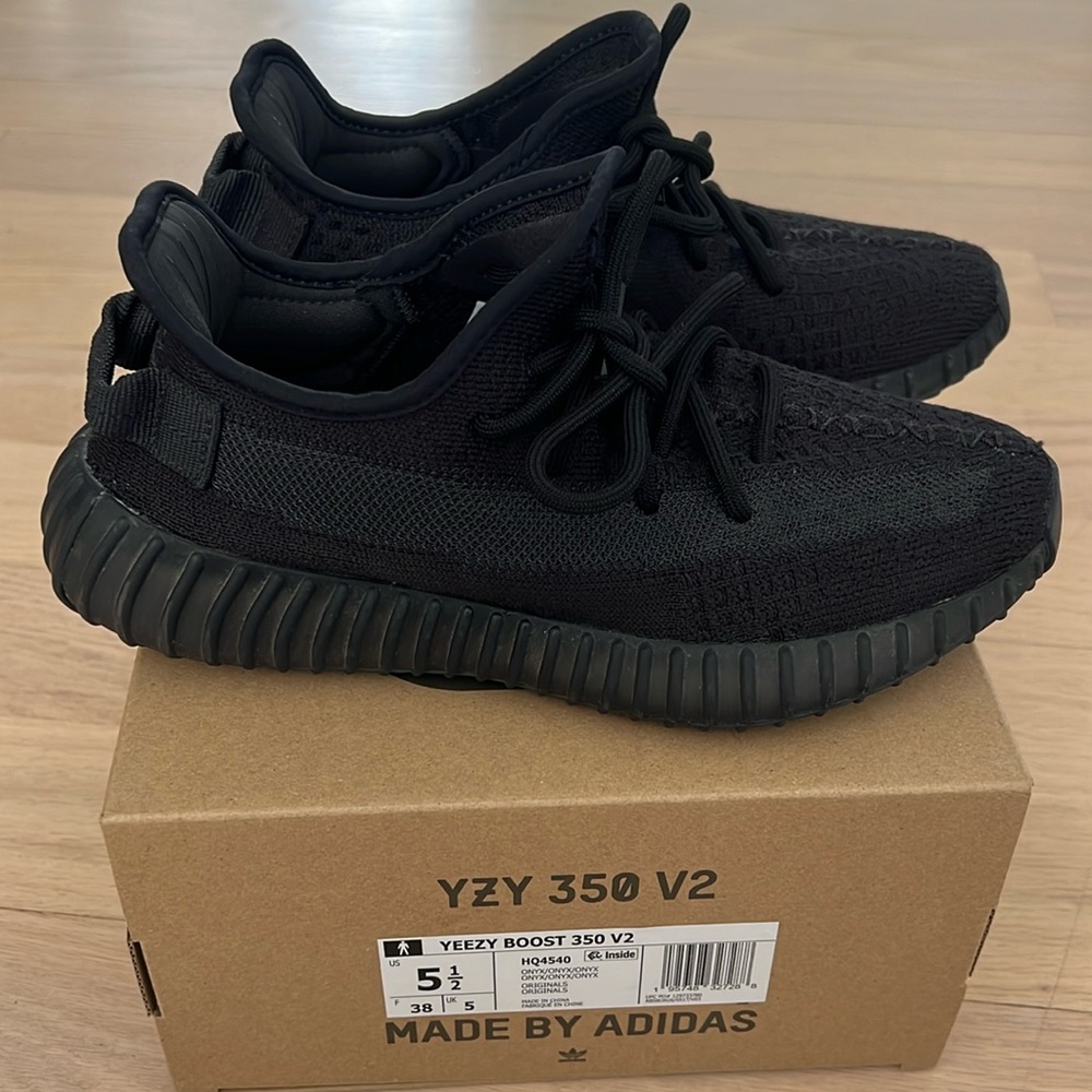 Yeezy Boost 350 V2 Sneakers Size 5.5 (women size 7) Onyx Black